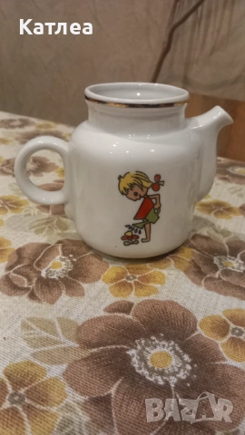 Детска порцеланова каничка 