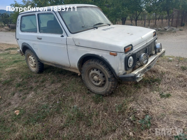 2 броя лада нива 5 скорости 