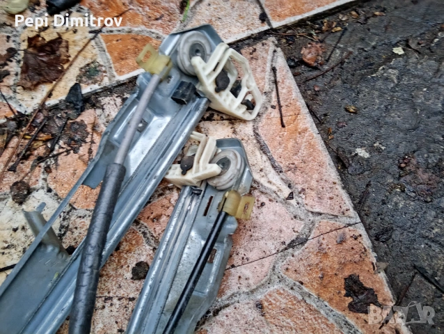 Моторче за повдигане на стъклоповдигач, десен преден 128000472 Renault Megane 2, снимка 4 - Части - 53029060