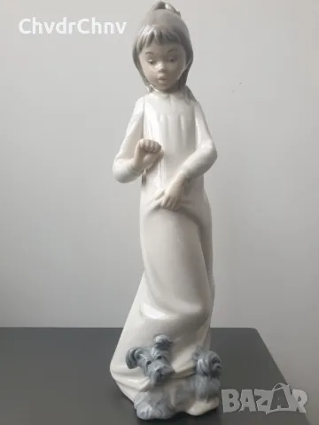 НАО ЛАДРО испанска порцеланова фигура на момиче с кученце/Zaphir NAO Lladro статуетка 26см, снимка 1 - Колекции - 47107758