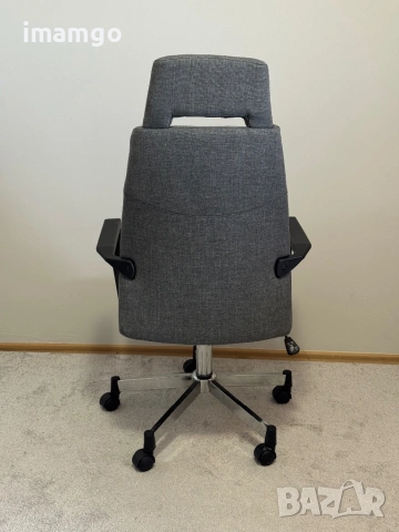 Ергономичен офис стол със сива текстилна тапицерия и метална основа – 4 броя, снимка 4 - Столове - 54038438