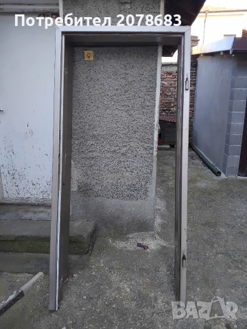 Продавам метална врата с каса, снимка 4 - Входни врати - 54113301
