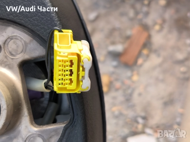 Трилъчев волан за Голф 5 Пасат Туран Джета Поло VW Golf 5 Passat Touran Jetta Caddy Polo , снимка 4 - Части - 52365271