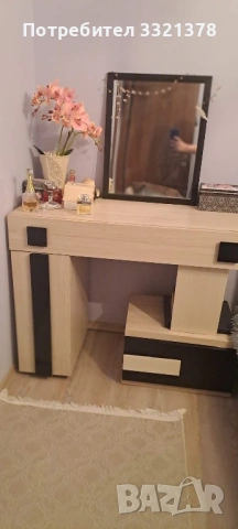 Спалня, скрин,тоалетка и нощни шкафчета, снимка 7 - Спални и легла - 53658484