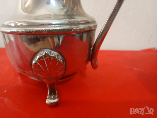 Винтидж метална каничка, снимка 2 - Антикварни и старинни предмети - 53871990