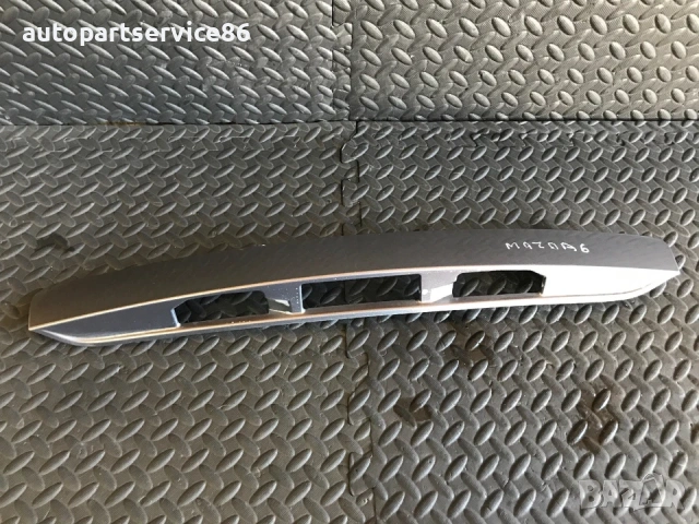 Дръжка за отваряне на номерната табела на багажника сив цвят за Mazda 6 (2002-2007) GJ6L50811, снимка 2 - Части - 53714265