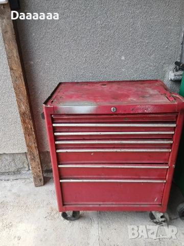 Шкаф за инструменти