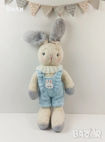 Зайче с гащеризонче, плетени играчки, играчка ръчна изработка, плетено зайче