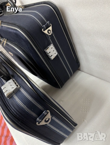 Комплект от два куфара с твърди стени - тъмносин цвят, снимка 2 - Куфари - 54125000