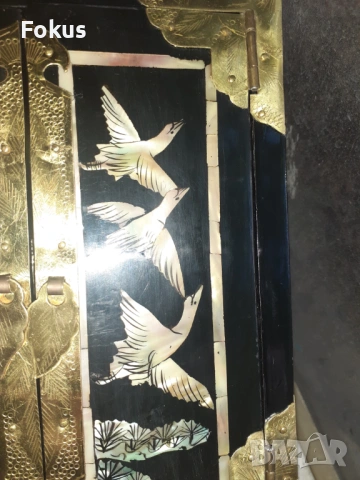 Стара лакова кутия за бижута с интарзии от седеф - Красота, снимка 2 - Антикварни и старинни предмети - 53416686