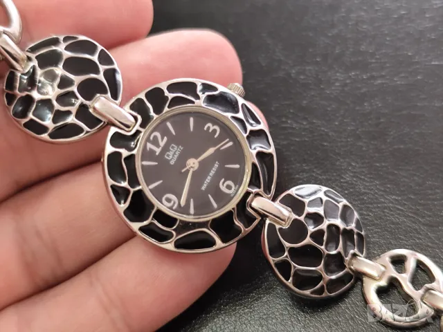 Q&Q / Дамски Часовник / Гривна, снимка 5 - Дамски - 49858904