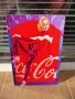 Метална табела Кока Кола Coca Cola червен панталон пуловер рекламна безалкохолна напитка, снимка 1