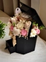 Букет с цветя от соев восък в кутия за абитуриент - черна шапка , снимка 3