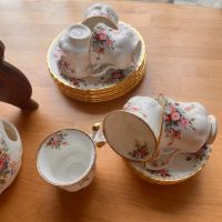 Предлагаме Ви едно изключително съкровище - комлект за чай за 12 души. Royal Albert Cottage Garden –, снимка 1 - Сервизи - 45430430