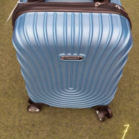 Стилен куфар с колелца за ръчен багаж с твърдо покритие 40/30/20см, снимка 7 - Куфари - 44995438