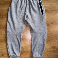 Nike Tech Fleece панталон, снимка 2 - Панталони - 45069619