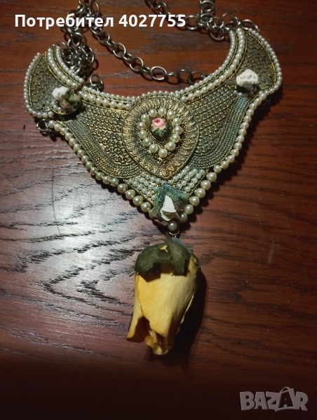 Колие с роза и ръчно ушит гоблен , снимка 1