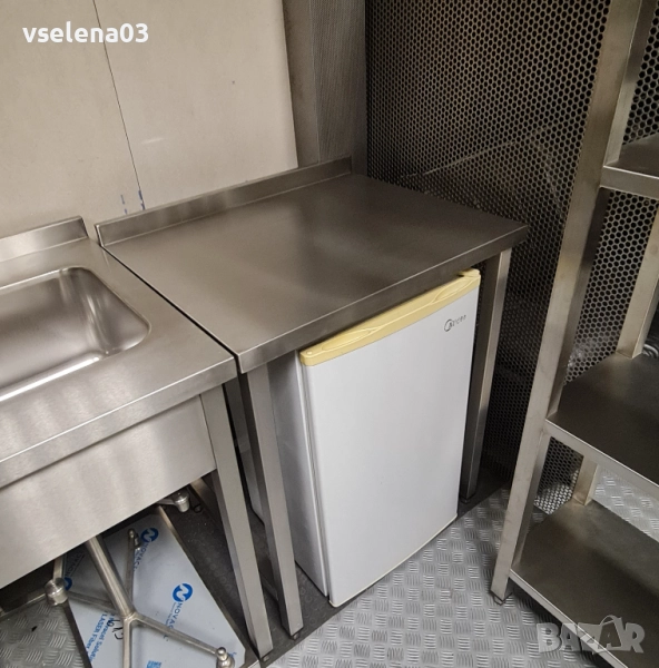 Работна маса от неръждаема стомана за професионална кухня, снимка 1