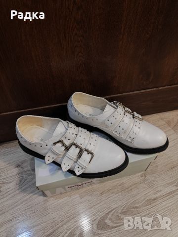 Дамски бели обувки номер 39 , снимка 1 - Дамски ежедневни обувки - 45484080