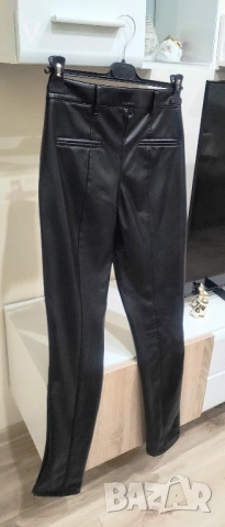 Дамски черен кожен панталон клин Alessa Алеса късо лачено яке Junona боти кубинки, снимка 2 - Панталони - 52614716