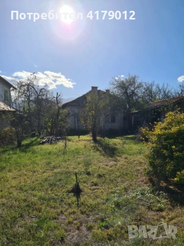Къща 105кв.м. в град Костенец + двор 1206кв.м.