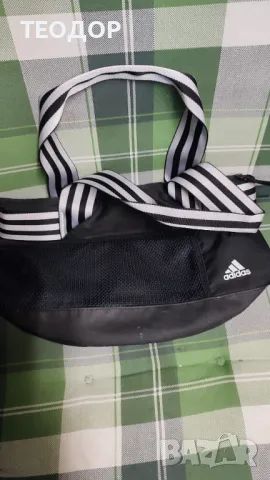 Спортна чанта Adidas- Оригинална, снимка 1 - Чанти - 48969487