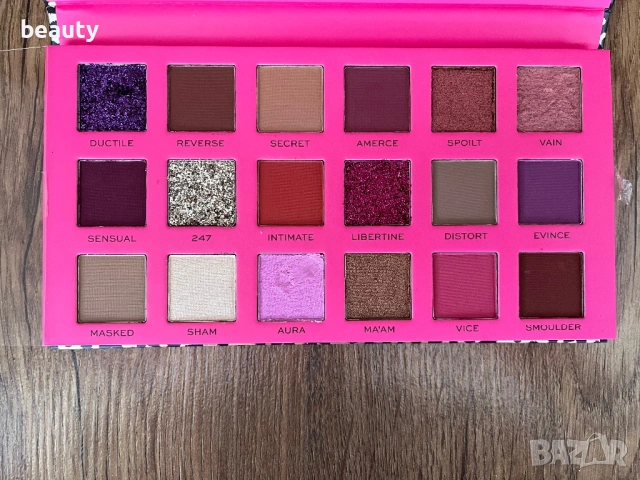 Палитри сенки за очи Revolution, снимка 3 - Декоративна козметика - 53020505