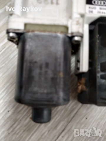 Заден , десен Стъклоповдигач Audi A3 8P , 8P4 959 802 B, снимка 6 - Части - 51203403