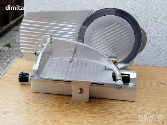 Професионална колбасорезачка VEGA , снимка 13 - Обзавеждане на кухня - 54267508