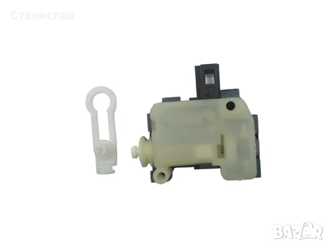 Audi A6 C5 Моторче за заключване на багажник , снимка 2 - Части - 50187108