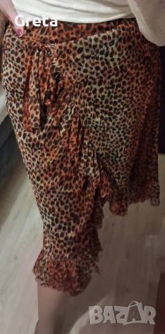 Дамска пола с къдрички 