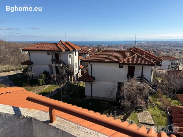 Тристаен апартамент-мезонет с панорамна гледка море в Кошарица