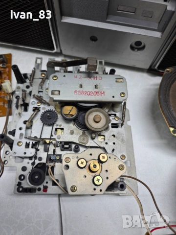 Радиокасетофон Hitachi trk 8210e на части, снимка 6 - Радиокасетофони, транзистори - 53499432