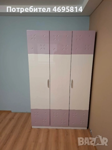 Продавам детски гардероб