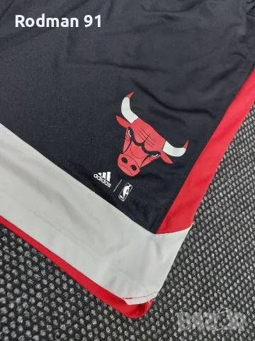 Adidas Chicago Bulls M размер шорти , снимка 2 - Спортни дрехи, екипи - 47332821