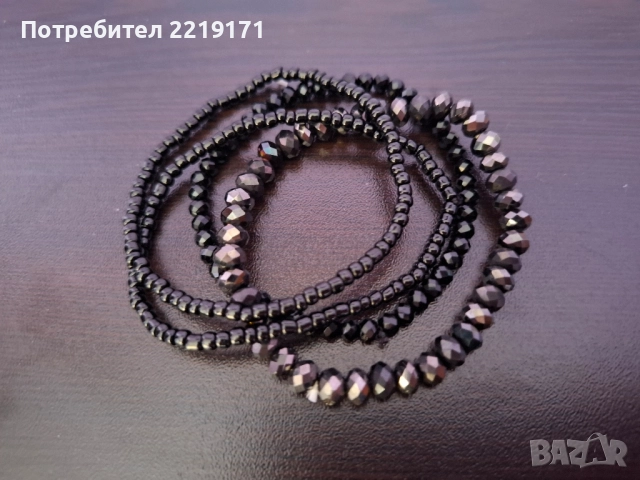 Комплект гривни от стъклени кристали и ситни мъниста, снимка 8 - Гривни - 51684347