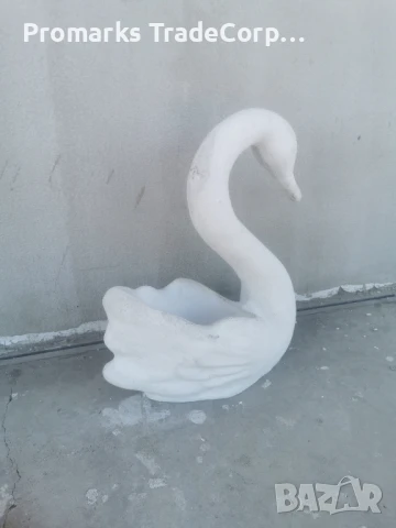 Лебед от бетон