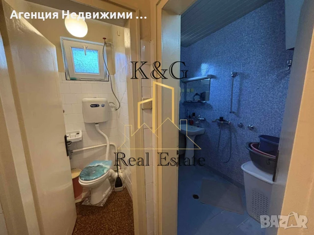 Двуетажна тухлена на плоча къща в с. Стражец, снимка 6 - Къщи - 50764351