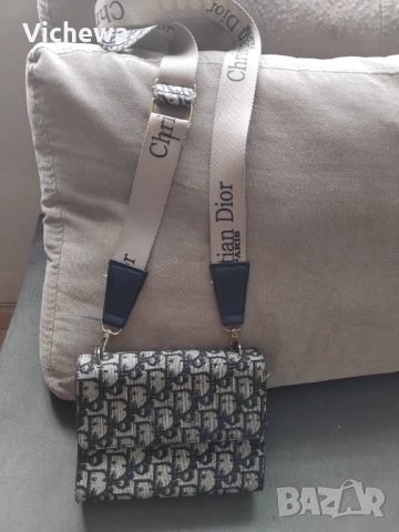 Дамска чанта, снимка 4 - Чанти - 52081188