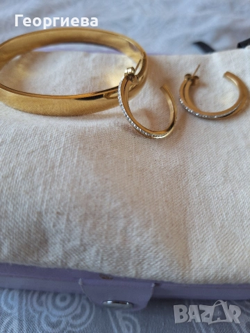 Продавам Сет от неръждаема стомана обеци и гривна +Подарък още едни обеци, снимка 2 - Бижутерийни комплекти - 53043975