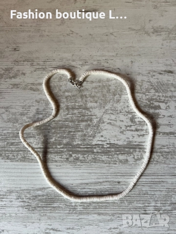 Бял гердан от мидички може да се ползва и като гривна за крака или ръката 🤍, снимка 2 - Колиета, медальони, синджири - 52412244