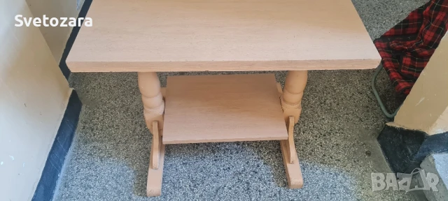 Холна маса от естествено дърво