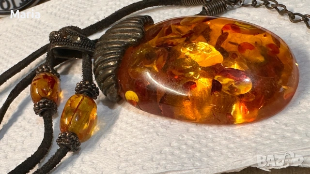 Масивен кехлибарен медальон – ръчна изработка, снимка 2 - Антикварни и старинни предмети - 53254978