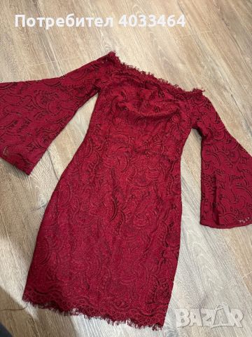 Дантелена рокля червена