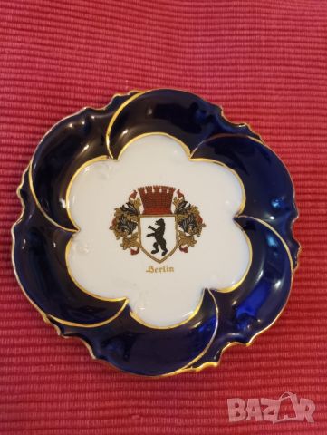 Сувенирна чиния, порцелан с герба на Берлин, ГДР. , снимка 1 - Колекции - 46440808