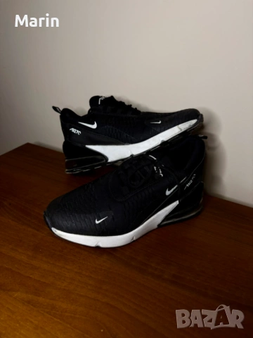   Nike AIR MAX 270