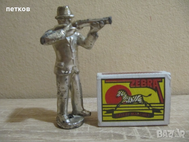 Метална сувенирна фигурка на ловец, снимка 5 - Други ценни предмети - 54239720