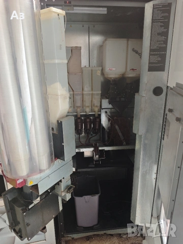 Вендинг кафе машина с две мелачк7