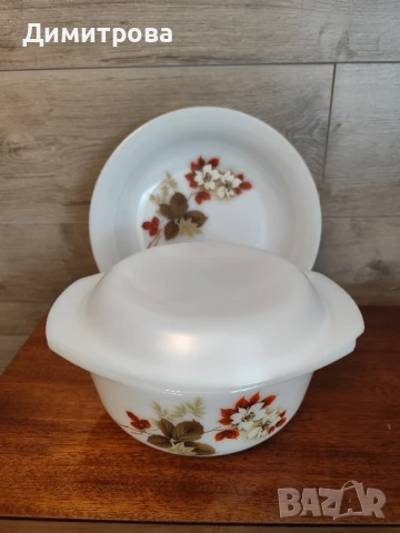 COCOTTE ARCOPAL AVILA модел винтидж Френски аркопал "Коледни рози", снимка 3 - Сервизи - 50989206