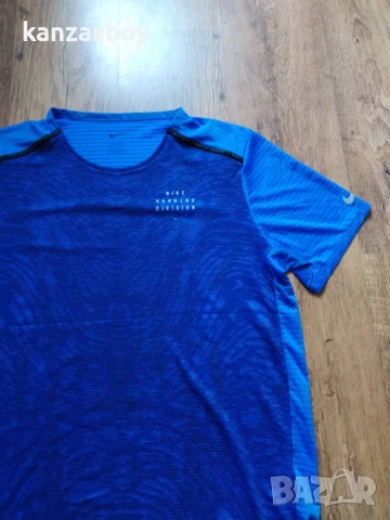 Nike Dri-FIT Run Division Rise 365 'Medium Blue' - страхотна мъжка тениска КАТО НОВА Л, снимка 7 - Тениски - 51106424